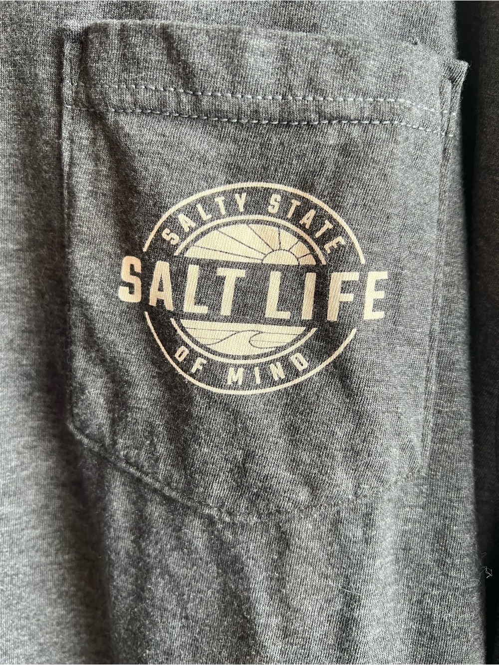 Salt Life Men's Long Sleeve Pocket Tee in Charcoal - Picture 4 of 5
